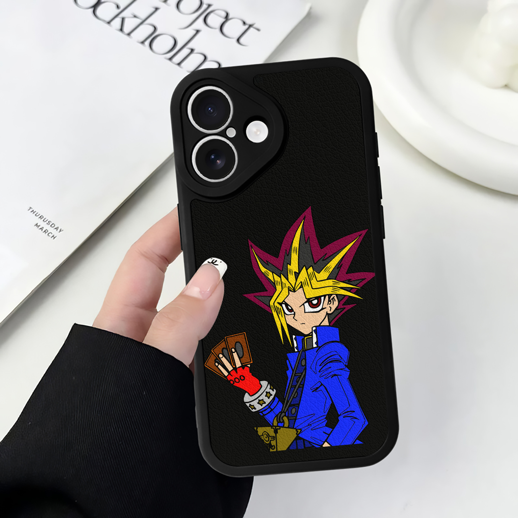遊☆戯☆王 Yu-Gi-Oh! 【iPhone 16シリーズ対応】シリコンスマホケース（レザー調） 材質：シリコン